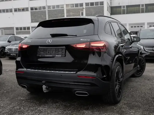 Mercedes-Benz GLA 220