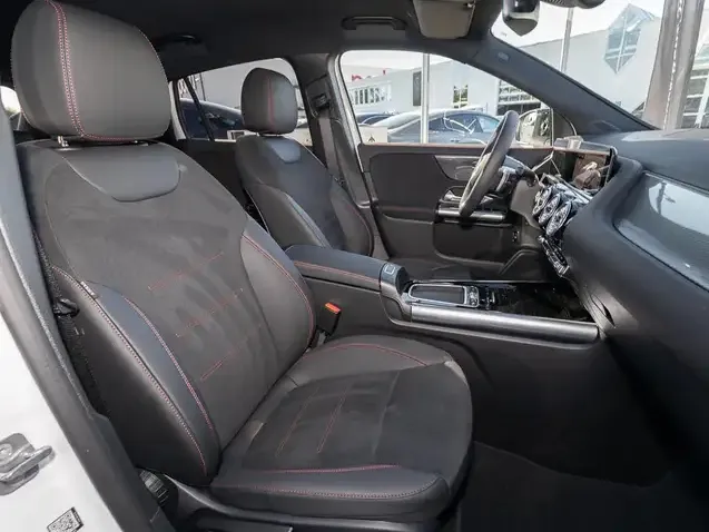 Mercedes-Benz GLA 220