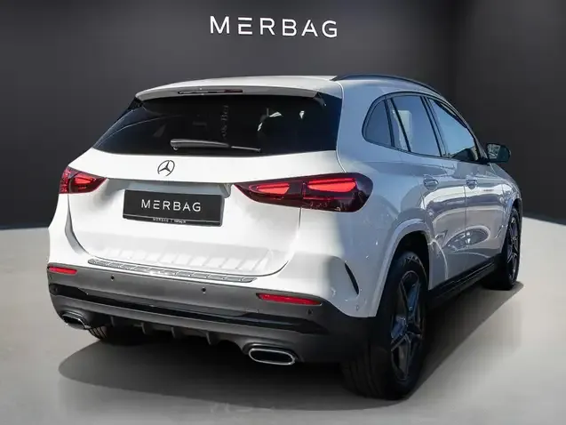 Mercedes-Benz GLA 220