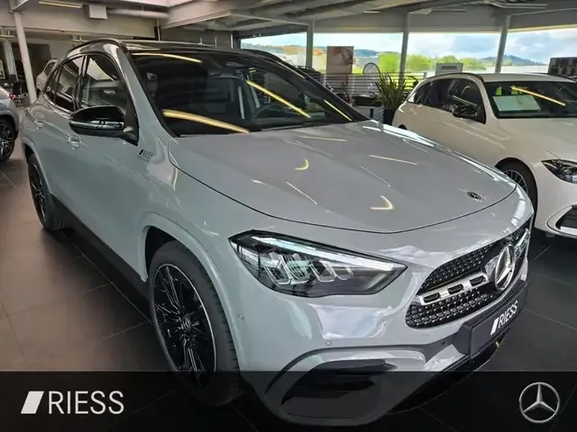 Mercedes-Benz GLA 200