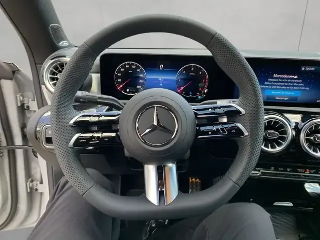 Mercedes-Benz CLA 180