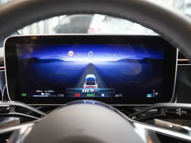 Mercedes-Benz EQE 300