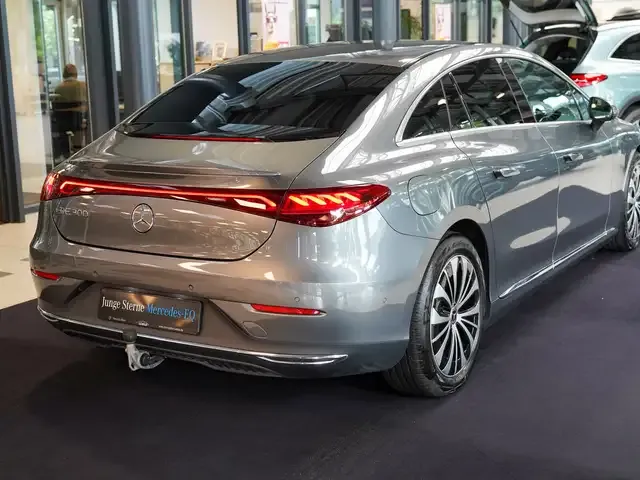 Mercedes-Benz EQE 300