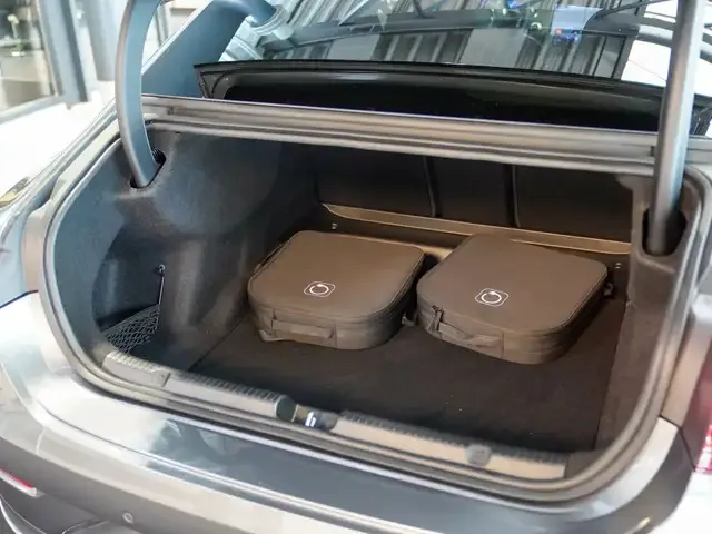 Mercedes-Benz EQE 300