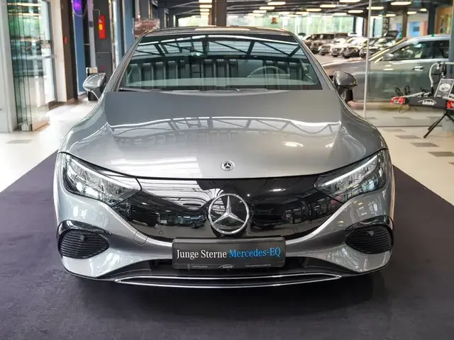 Mercedes-Benz EQE 300
