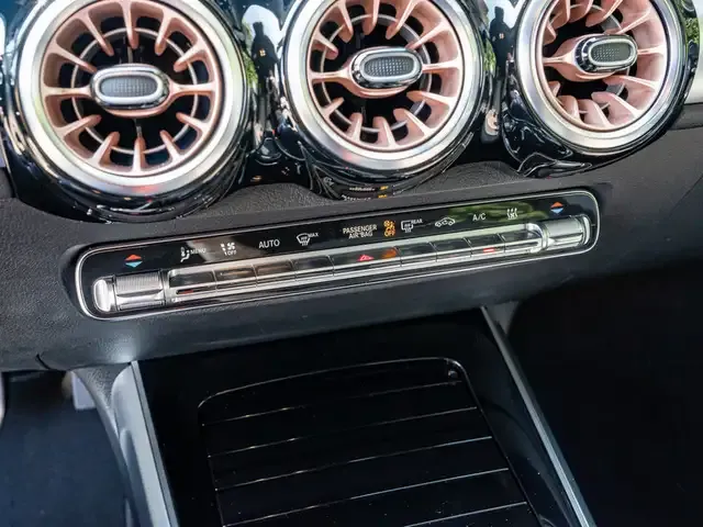 Mercedes-Benz EQB 300