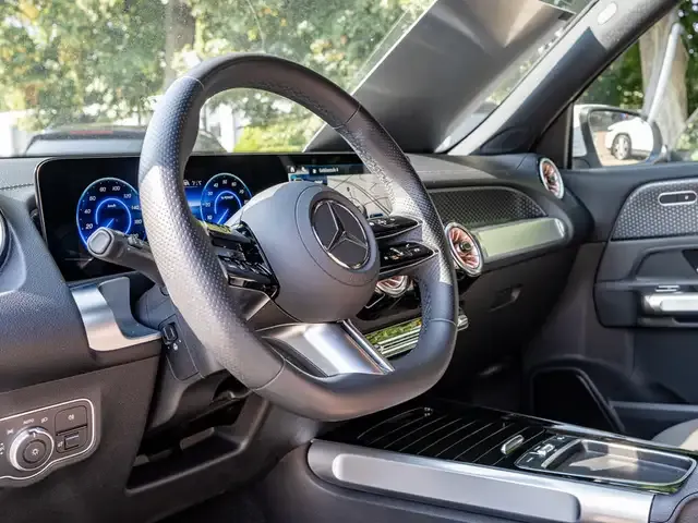 Mercedes-Benz EQB 300