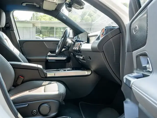 Mercedes-Benz EQB 300