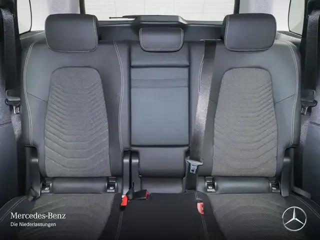 Mercedes-Benz GLB 180