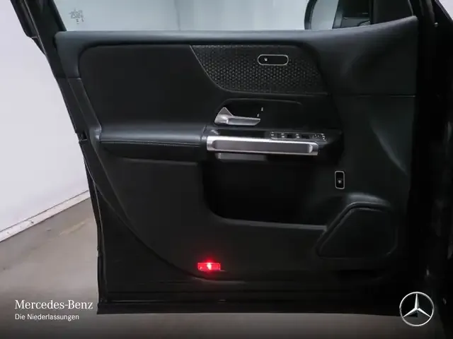 Mercedes-Benz GLB 180