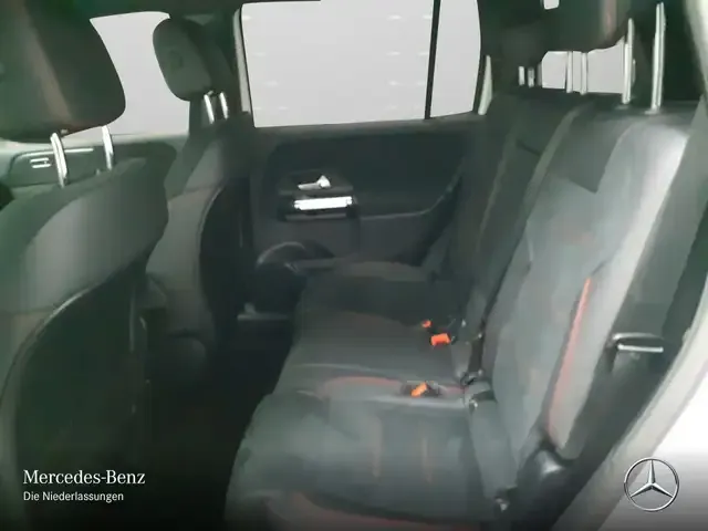 Mercedes-Benz GLB 180