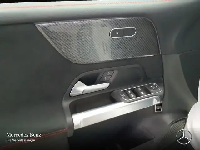 Mercedes-Benz GLB 180