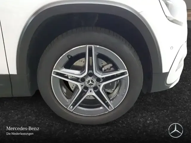 Mercedes-Benz GLB 180