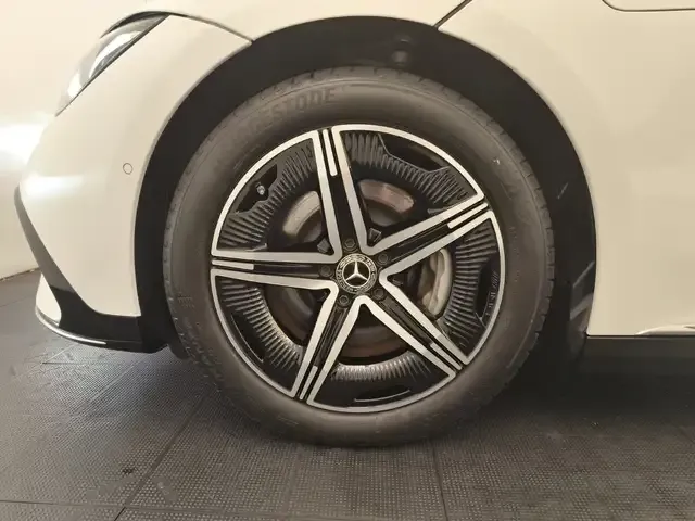 Mercedes-Benz EQE 300