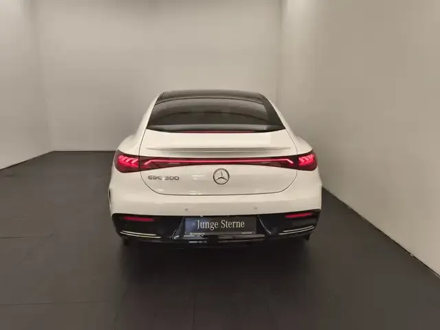 Mercedes-Benz EQE 300