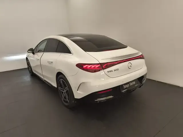 Mercedes-Benz EQE 300