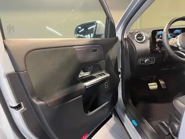 Mercedes-Benz EQA 300