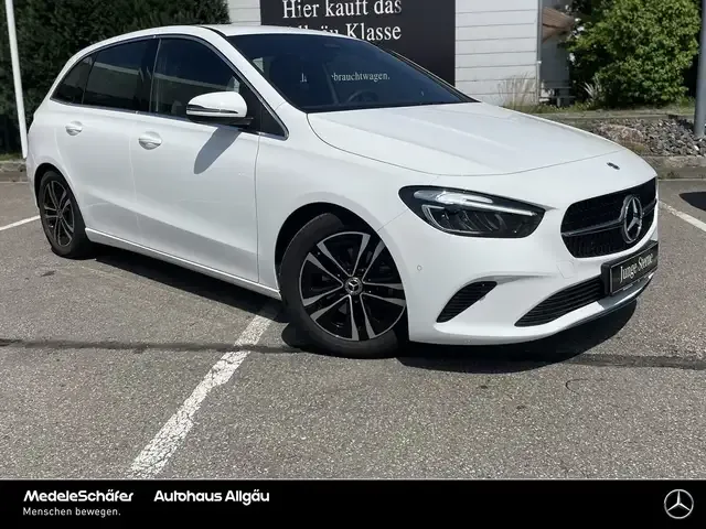 Mercedes-Benz B 180