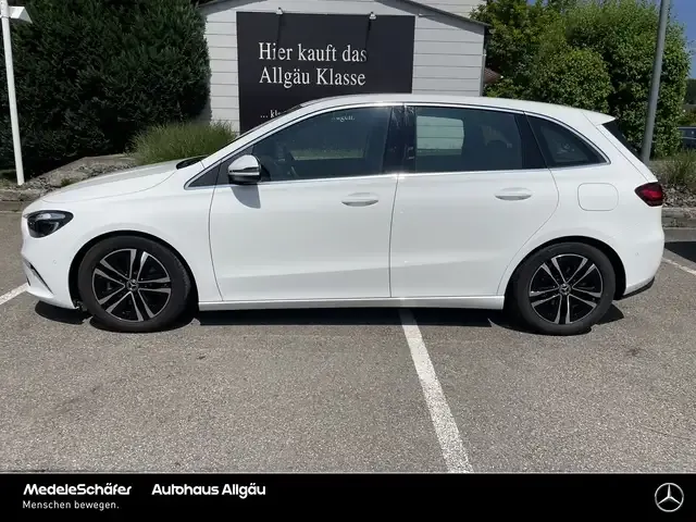 Mercedes-Benz B 180