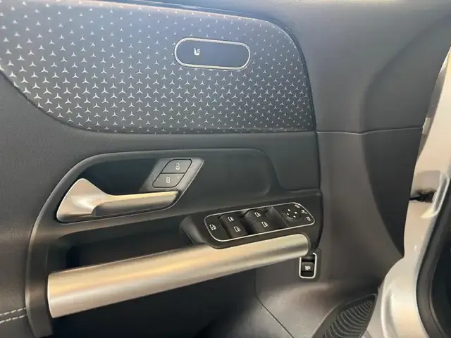 Mercedes-Benz B 220