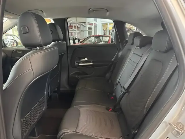 Mercedes-Benz B 220