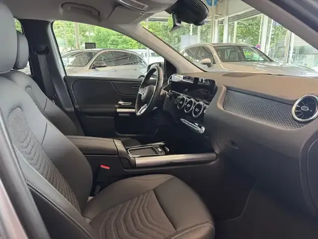 Mercedes-Benz B 220