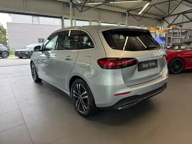 Mercedes-Benz B 220