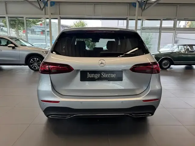 Mercedes-Benz B 220