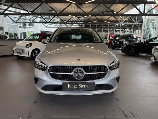 Mercedes-Benz B 220