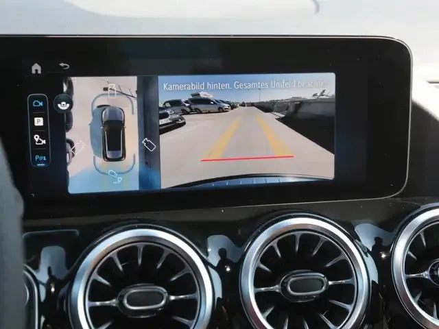 Mercedes-Benz GLA 220