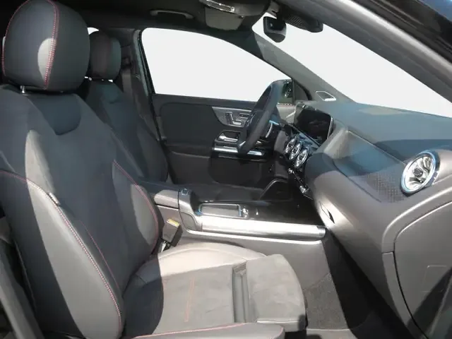 Mercedes-Benz GLA 220