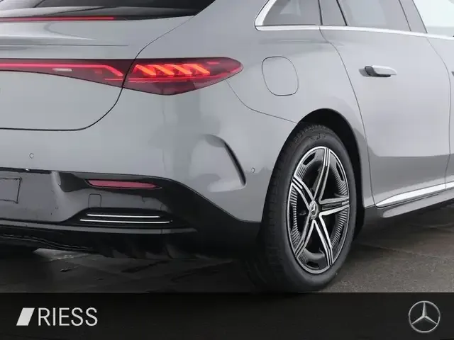 Mercedes-Benz EQE 300