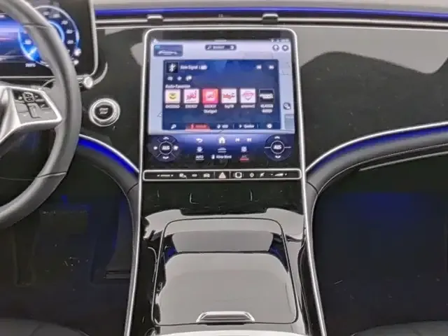 Mercedes-Benz EQE 300