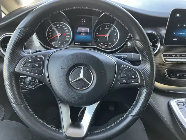 Mercedes-Benz V 250