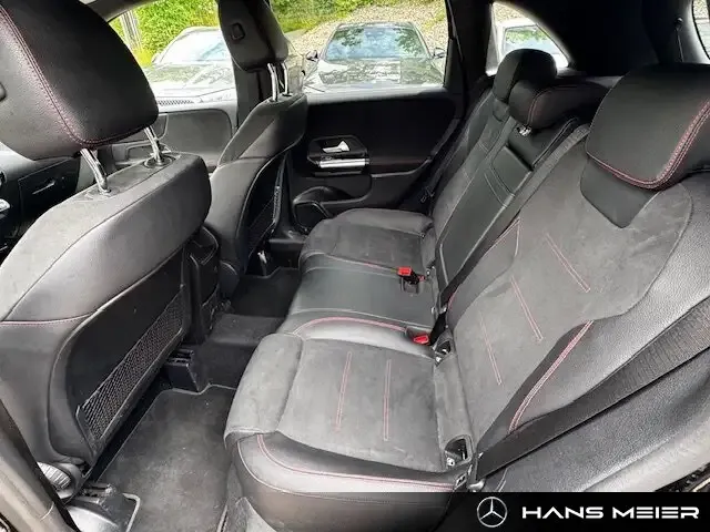 Mercedes-Benz B 220