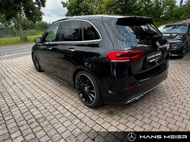 Mercedes-Benz B 220