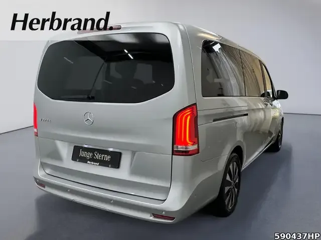 Mercedes-Benz V 220