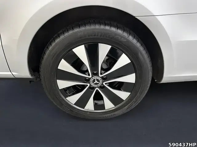 Mercedes-Benz V 220