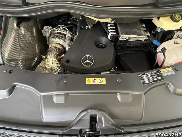 Mercedes-Benz V 220