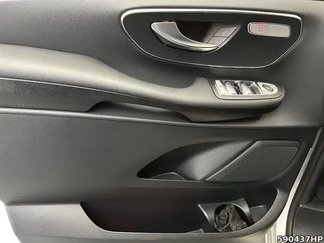 Mercedes-Benz V 220