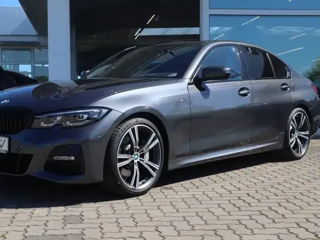 BMW 330
