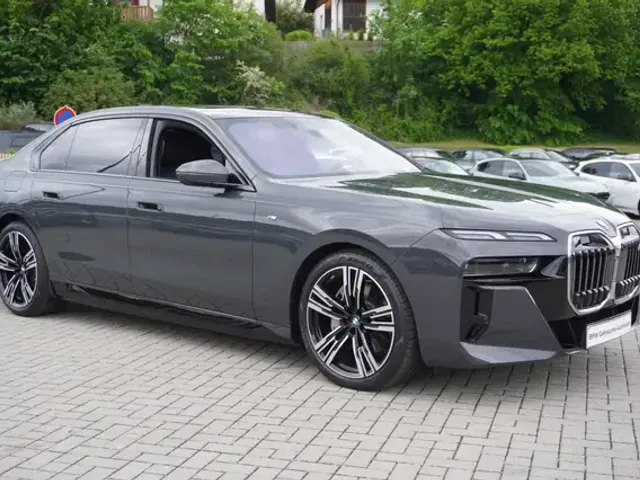 BMW i7