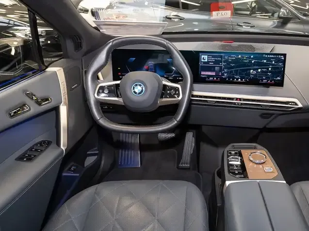 BMW iX