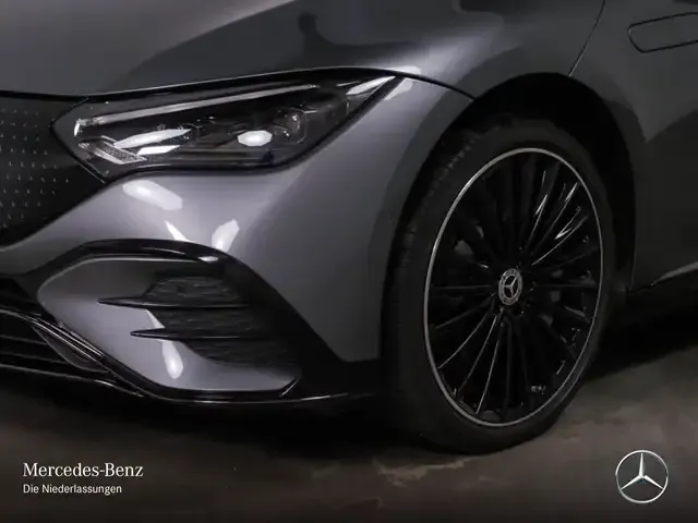 Mercedes-Benz EQE 300