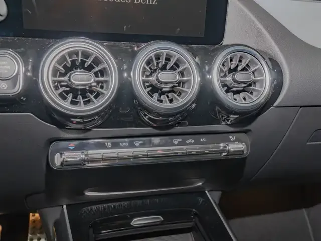 Mercedes-Benz GLA 220