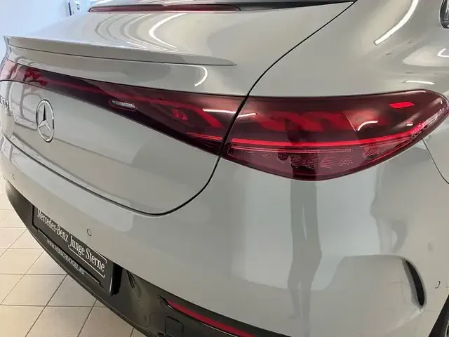Mercedes-Benz EQE 300