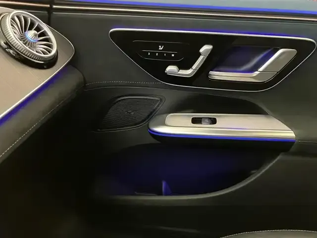 Mercedes-Benz EQE 300