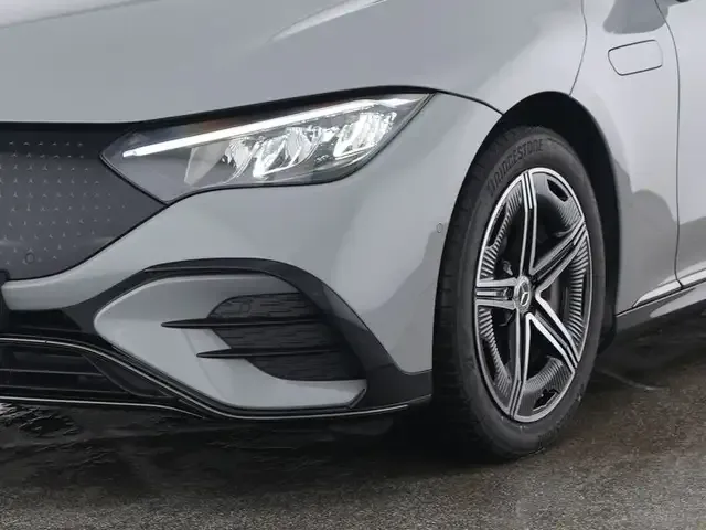 Mercedes-Benz EQE 300