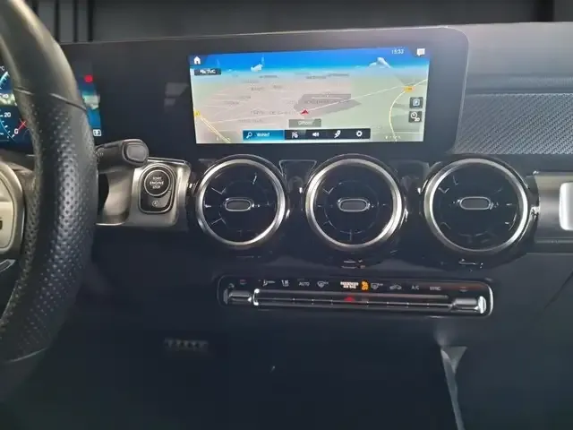 Mercedes-Benz GLB 200