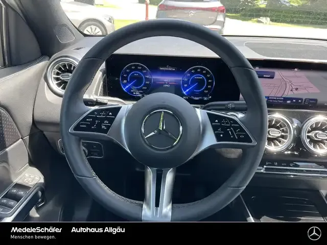 Mercedes-Benz EQB 300